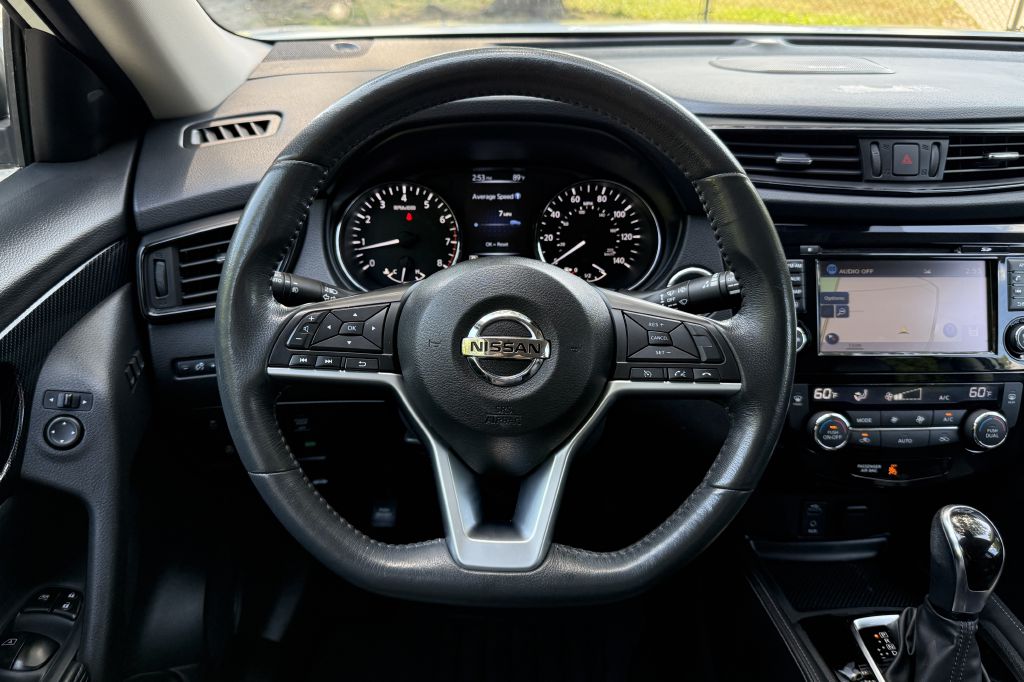 Photo 17 of this NISSAN ROGUE