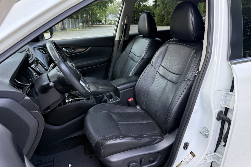 Photo 24 of this NISSAN ROGUE