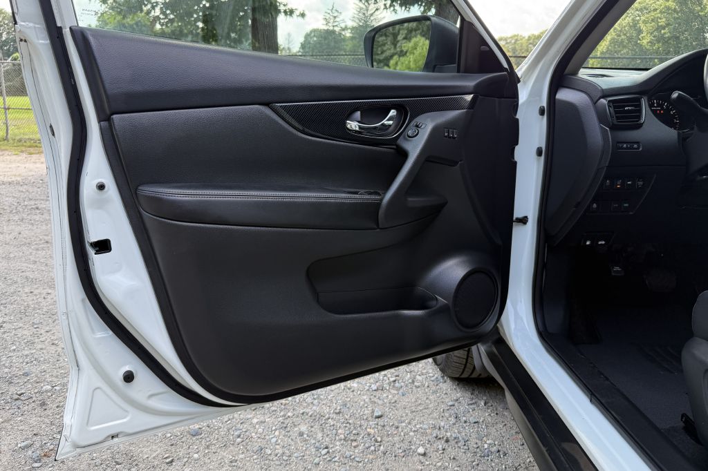 Photo 23 of this NISSAN ROGUE