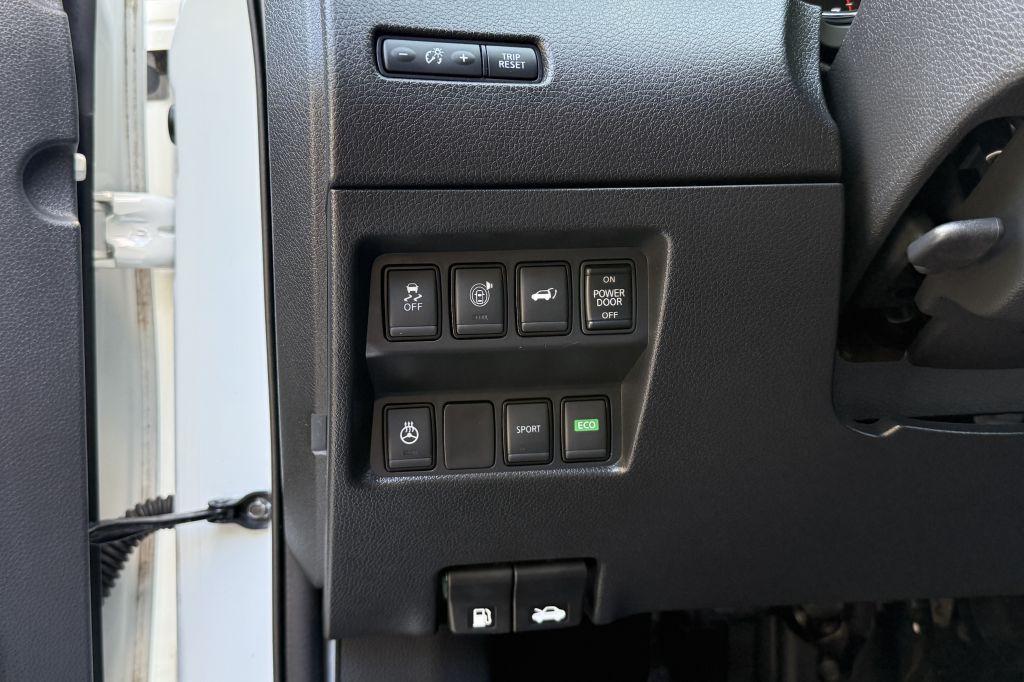 Photo 21 of this NISSAN ROGUE