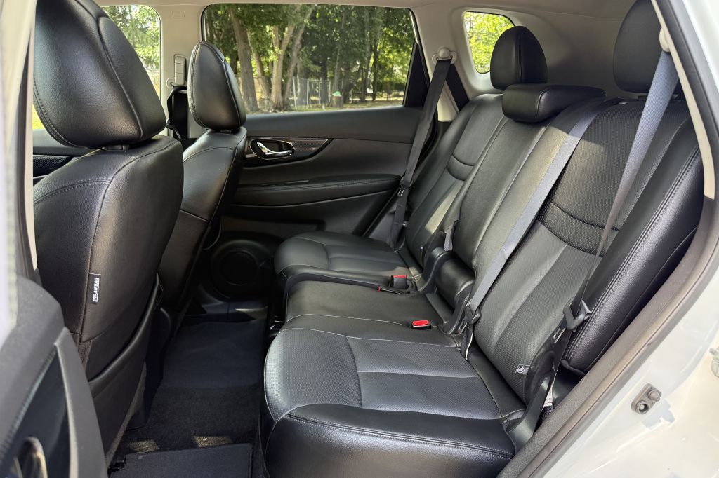 Photo 25 of this NISSAN ROGUE