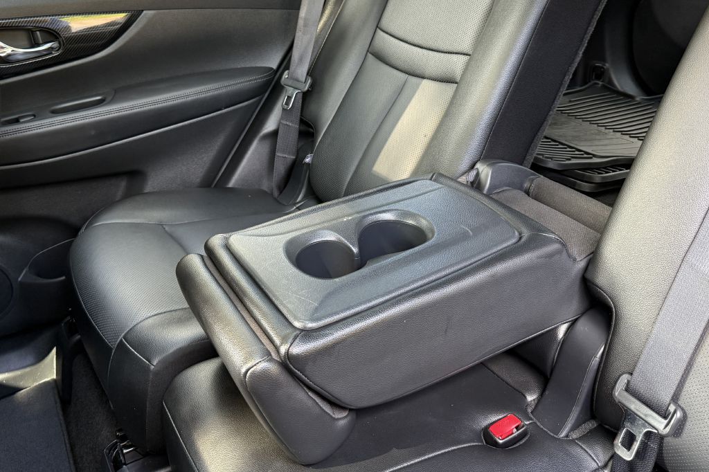 Photo 26 of this NISSAN ROGUE