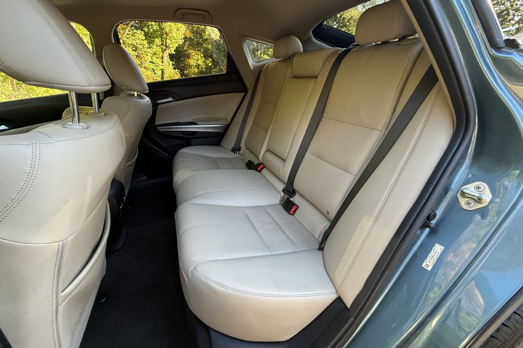 Photo 26 of this HONDA CROSSTOUR