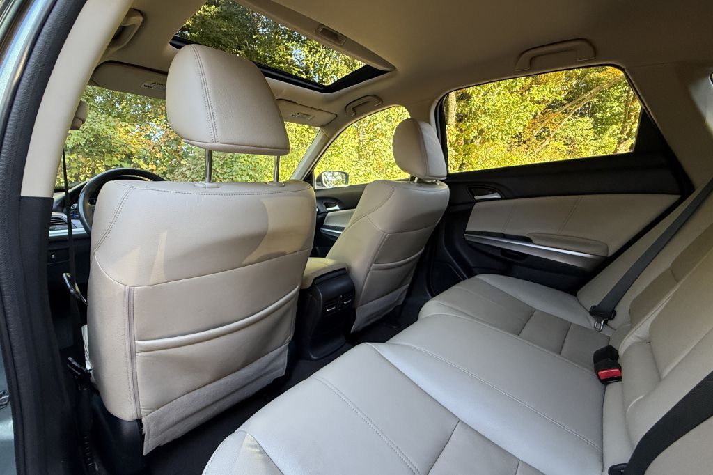 Photo 27 of this HONDA CROSSTOUR