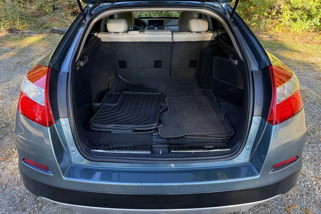 Photo 31 of this HONDA CROSSTOUR