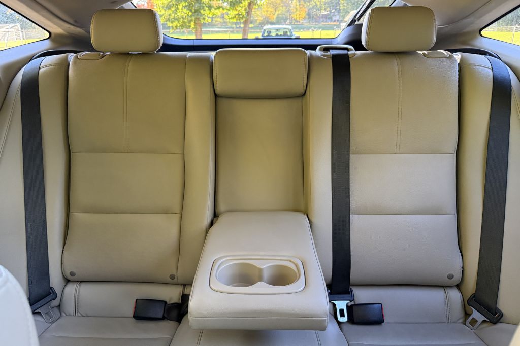 Photo 28 of this HONDA CROSSTOUR