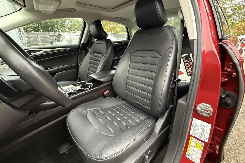 Photo 24 of this FORD FUSION