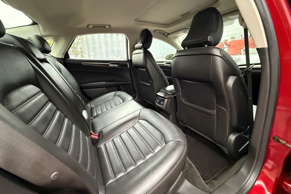 Photo 25 of this FORD FUSION