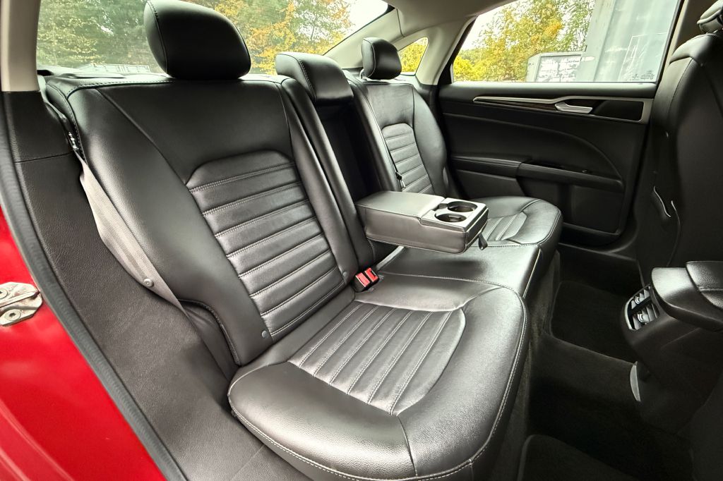 Photo 26 of this FORD FUSION