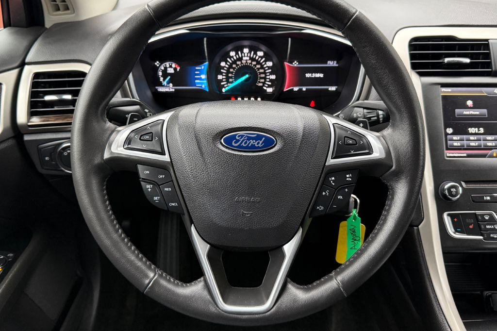Photo 18 of this FORD FUSION