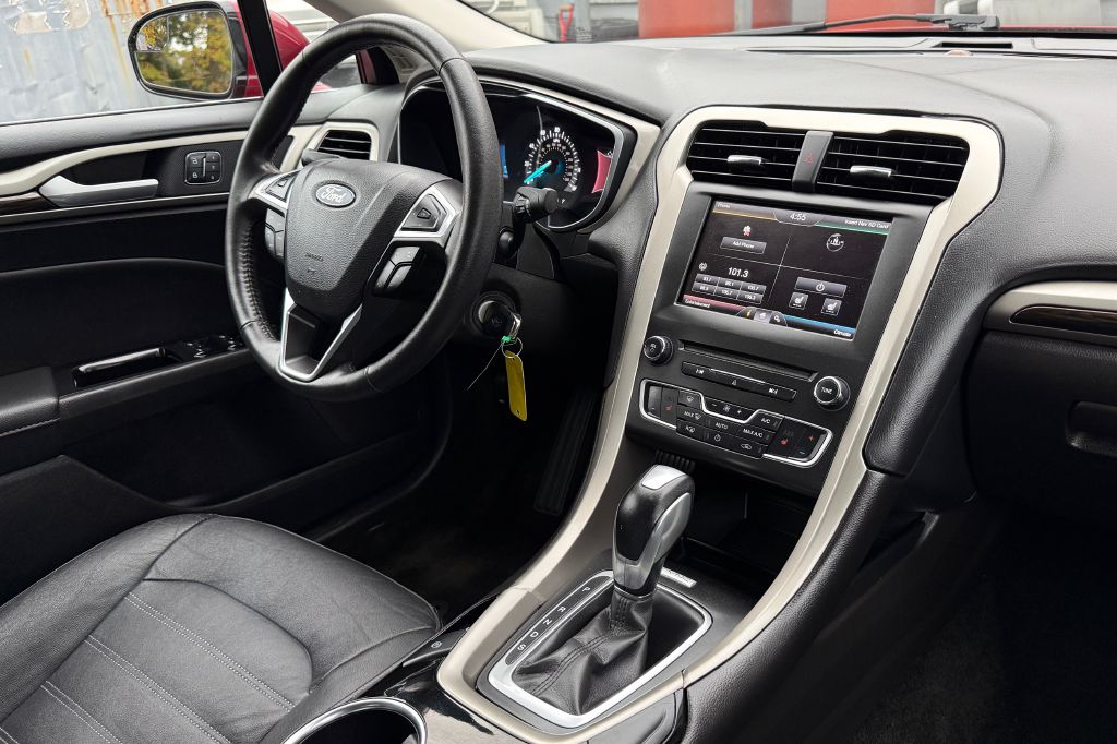 Photo 20 of this FORD FUSION