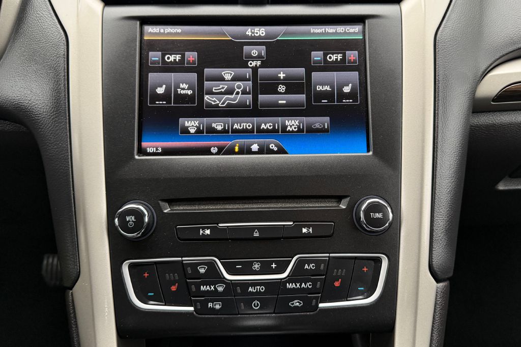 Photo 22 of this FORD FUSION