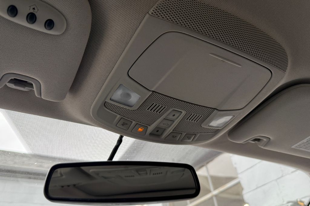 Photo 23 of this FORD FUSION