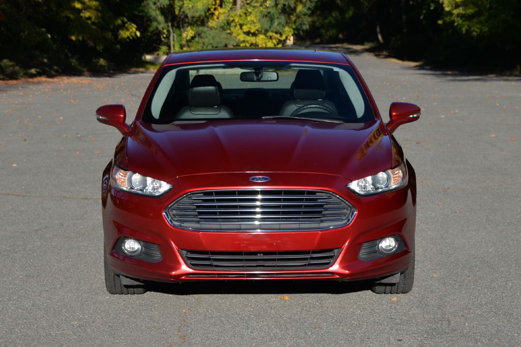 Photo 2 of this FORD FUSION
