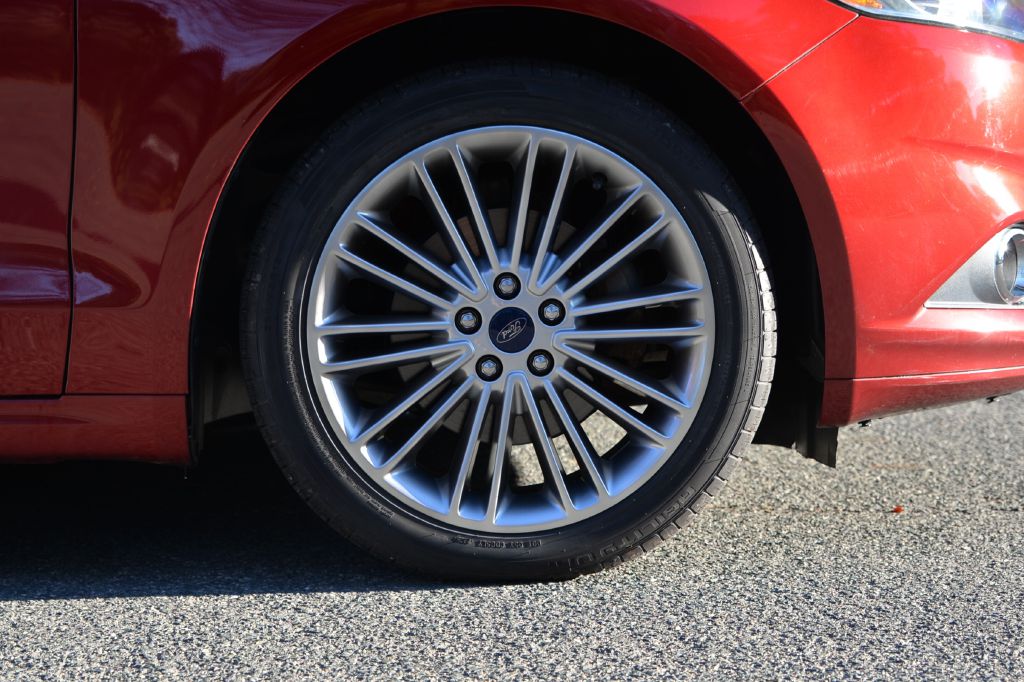 Photo 14 of this FORD FUSION