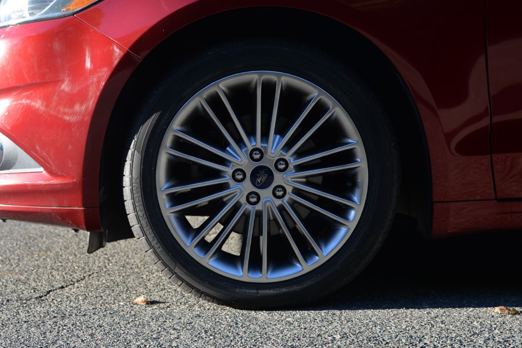 Photo 15 of this FORD FUSION