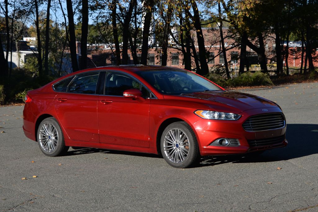 Photo 12 of this FORD FUSION
