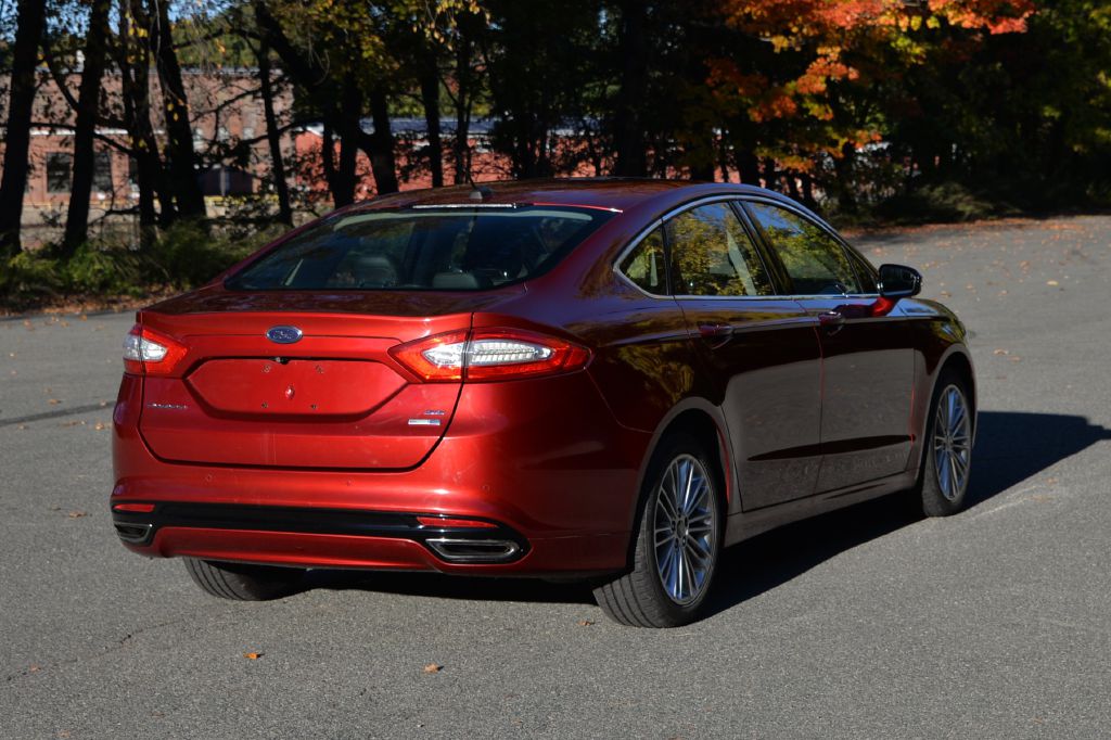 Photo 9 of this FORD FUSION