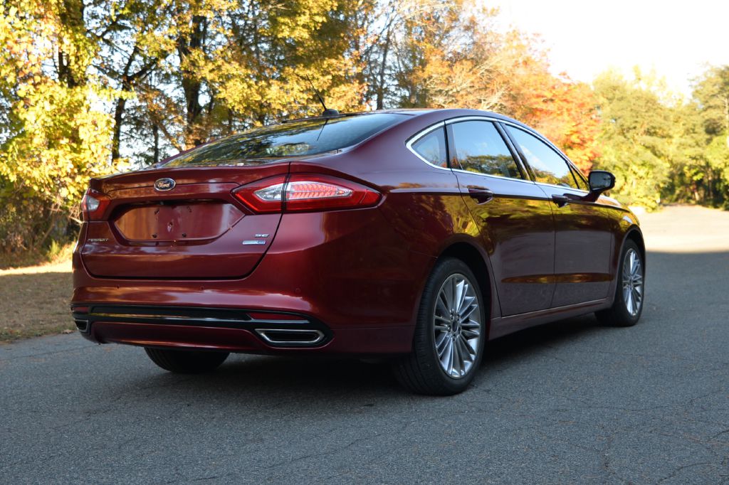 Photo 35 of this FORD FUSION