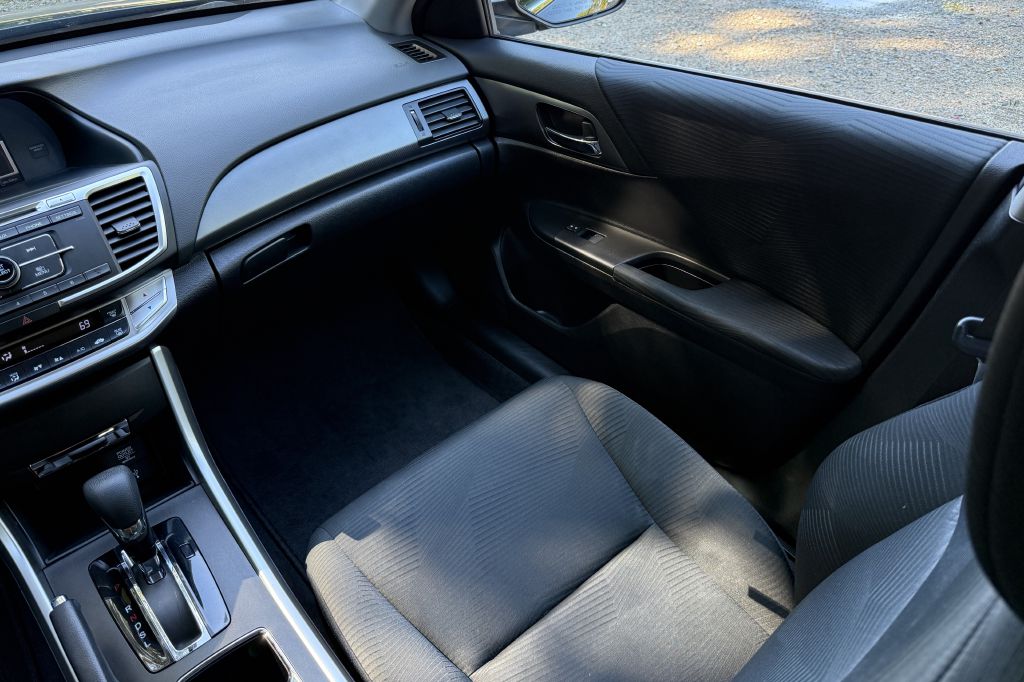 Photo 19 of this HONDA ACCORD