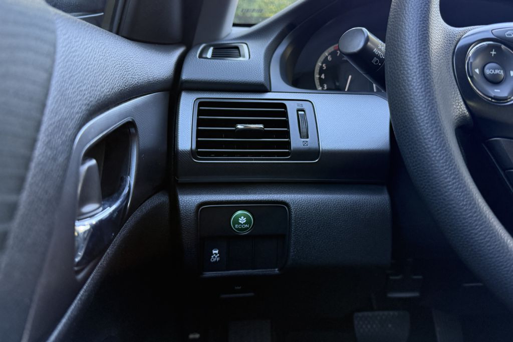 Photo 18 of this HONDA ACCORD