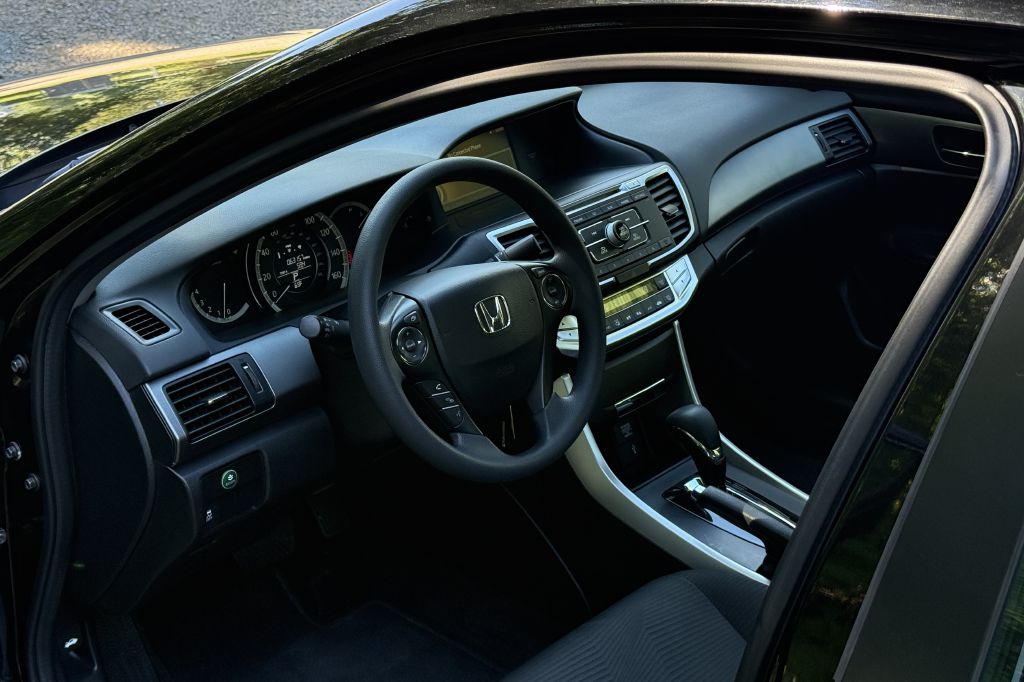 Photo 21 of this HONDA ACCORD