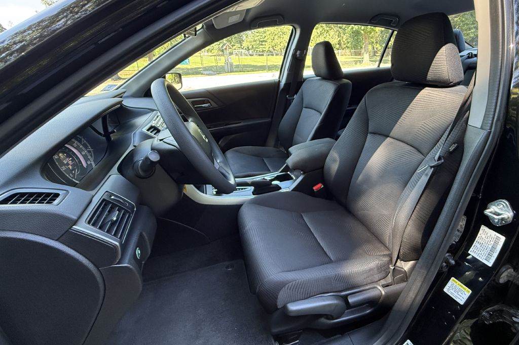 Photo 23 of this HONDA ACCORD