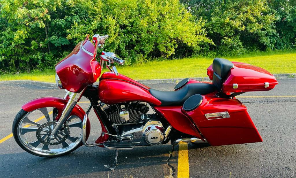 Photo 3 of this HARLEY-DAVIDSON STREET GLIDE