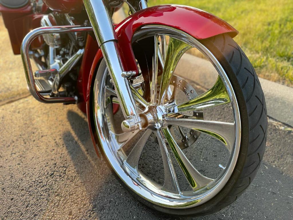 Photo 9 of this HARLEY-DAVIDSON STREET GLIDE