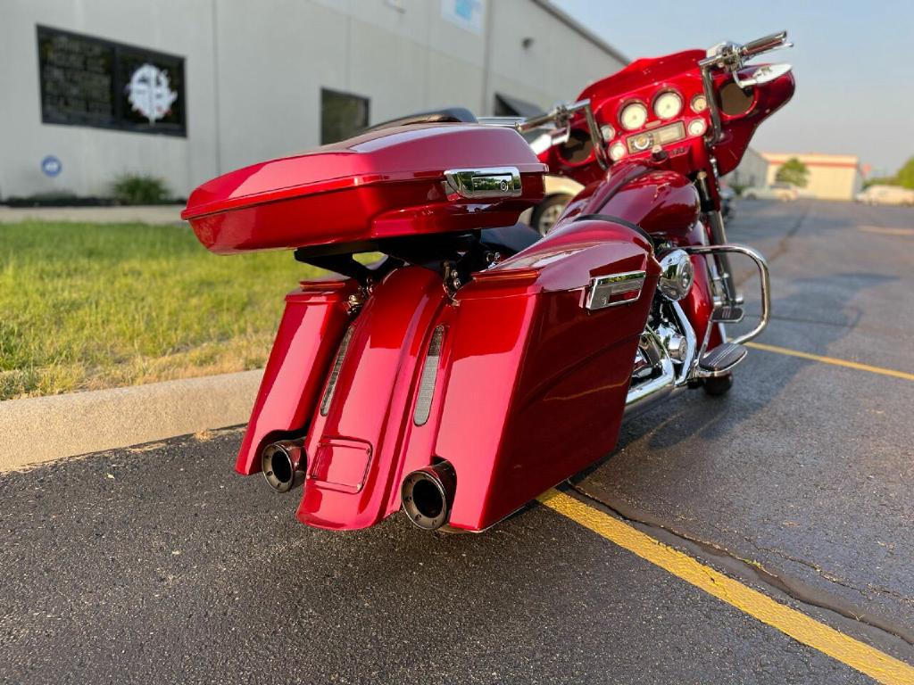 Photo 11 of this HARLEY-DAVIDSON STREET GLIDE