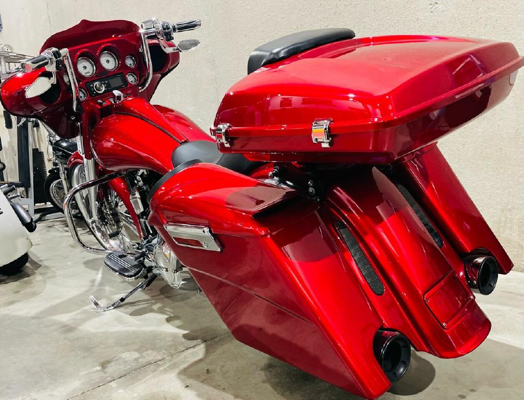 Photo 15 of this HARLEY-DAVIDSON STREET GLIDE