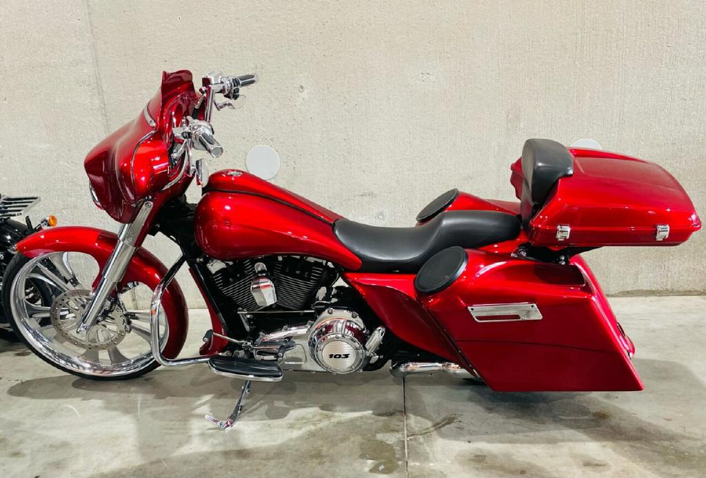 Photo 17 of this HARLEY-DAVIDSON STREET GLIDE