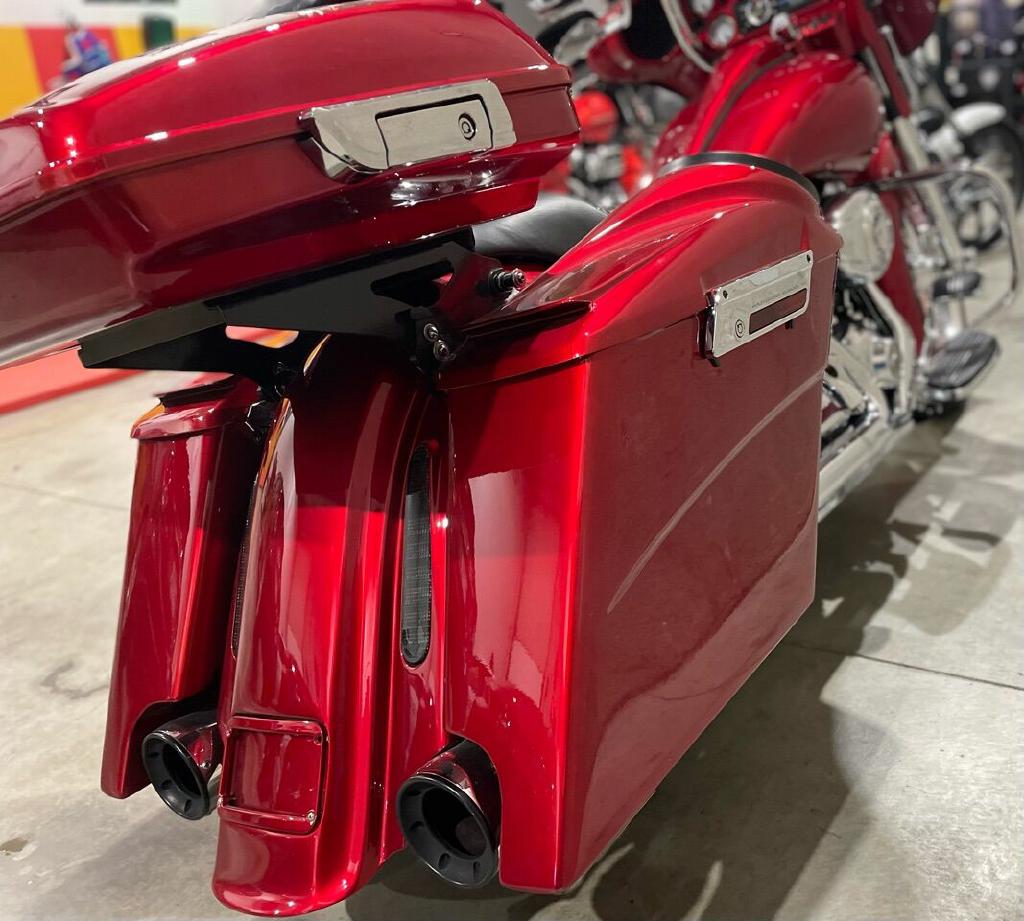 Photo 18 of this HARLEY-DAVIDSON STREET GLIDE