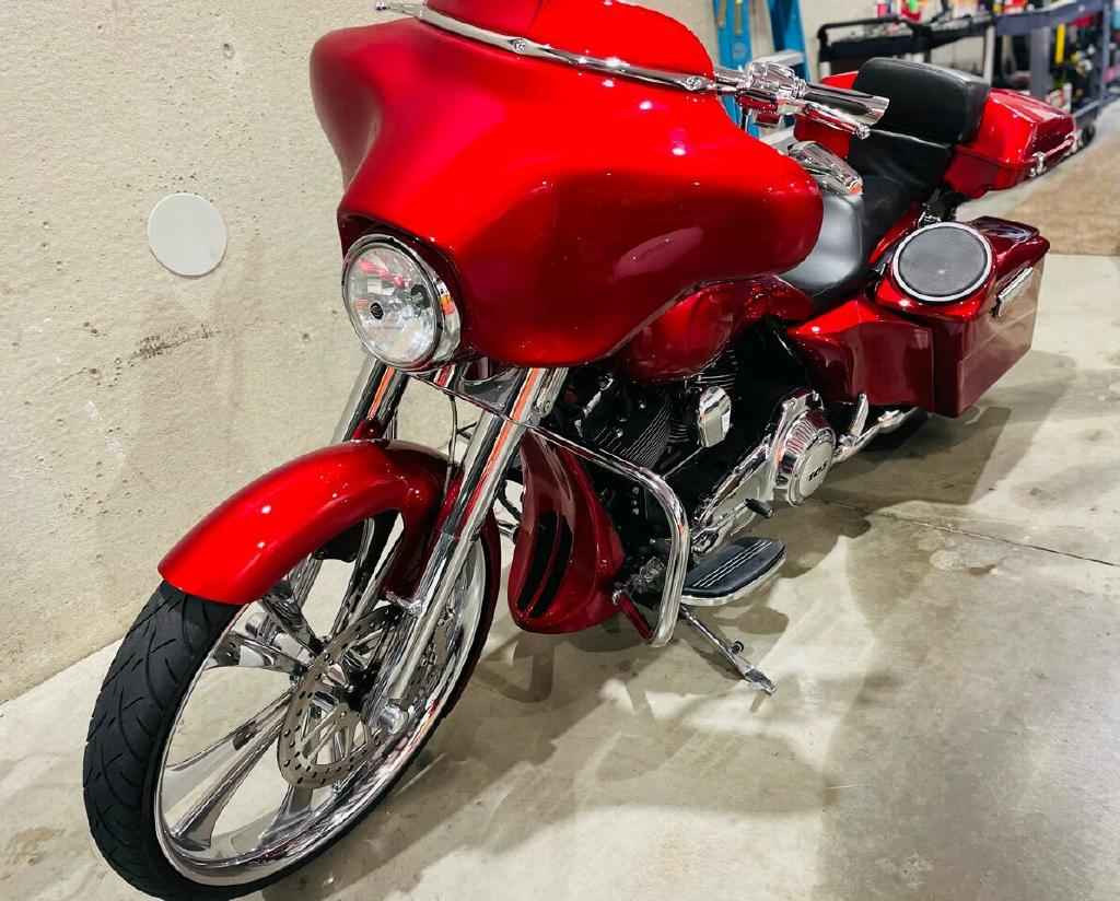 Photo 24 of this HARLEY-DAVIDSON STREET GLIDE