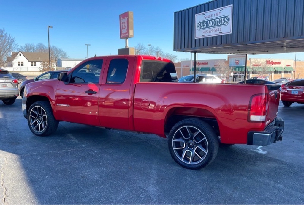 Photo 6 of this GMC SIERRA