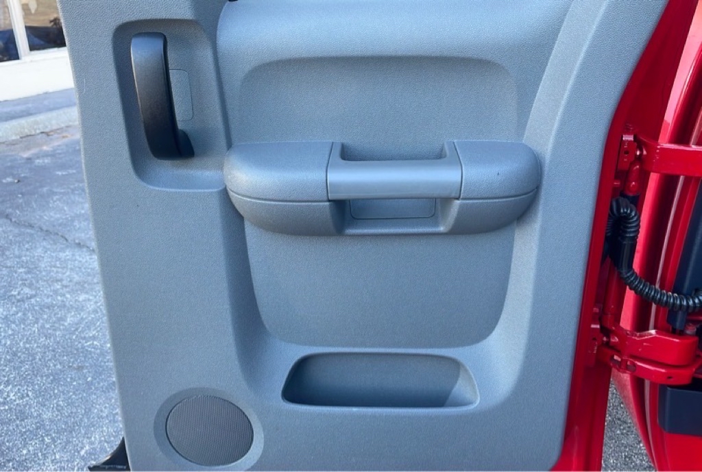 Photo 15 of this GMC SIERRA