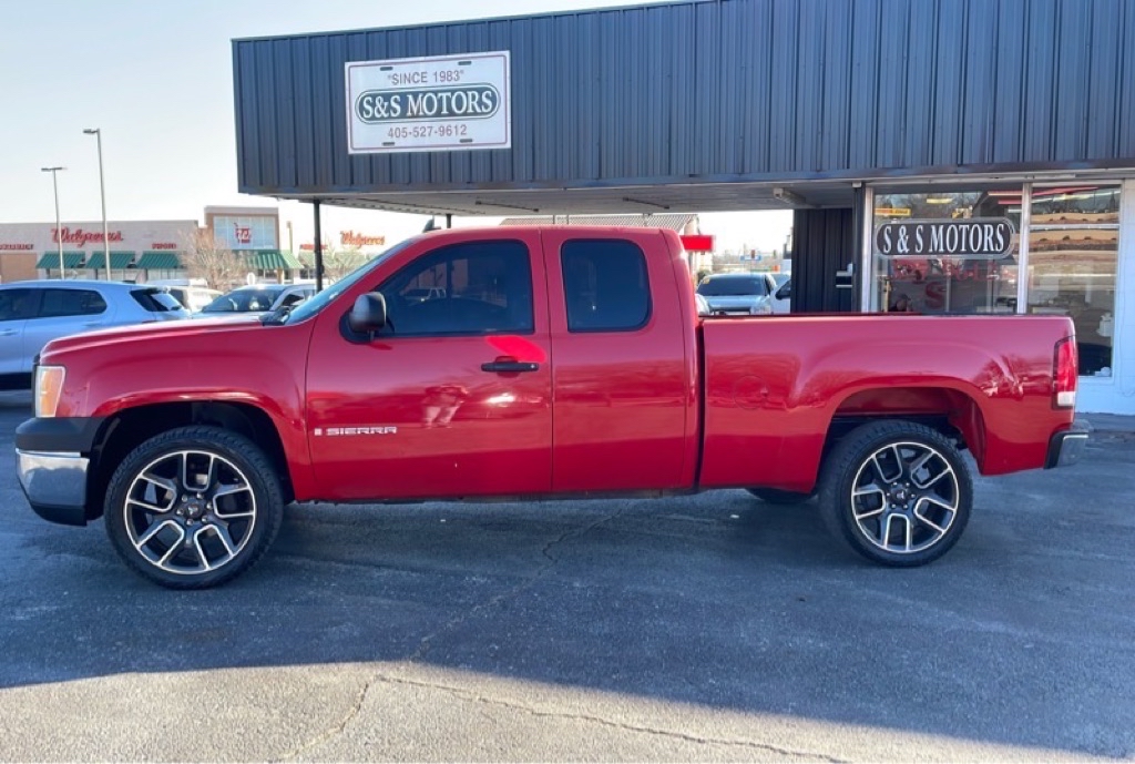 Photo 2 of this GMC SIERRA