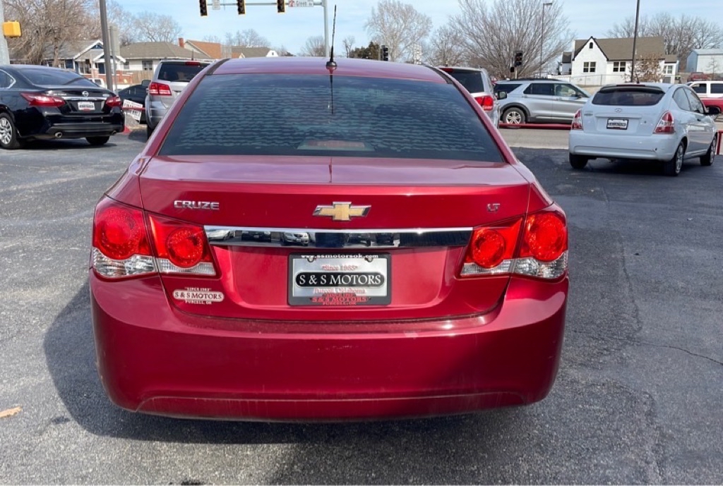 Photo 4 of this CHEVROLET CRUZE