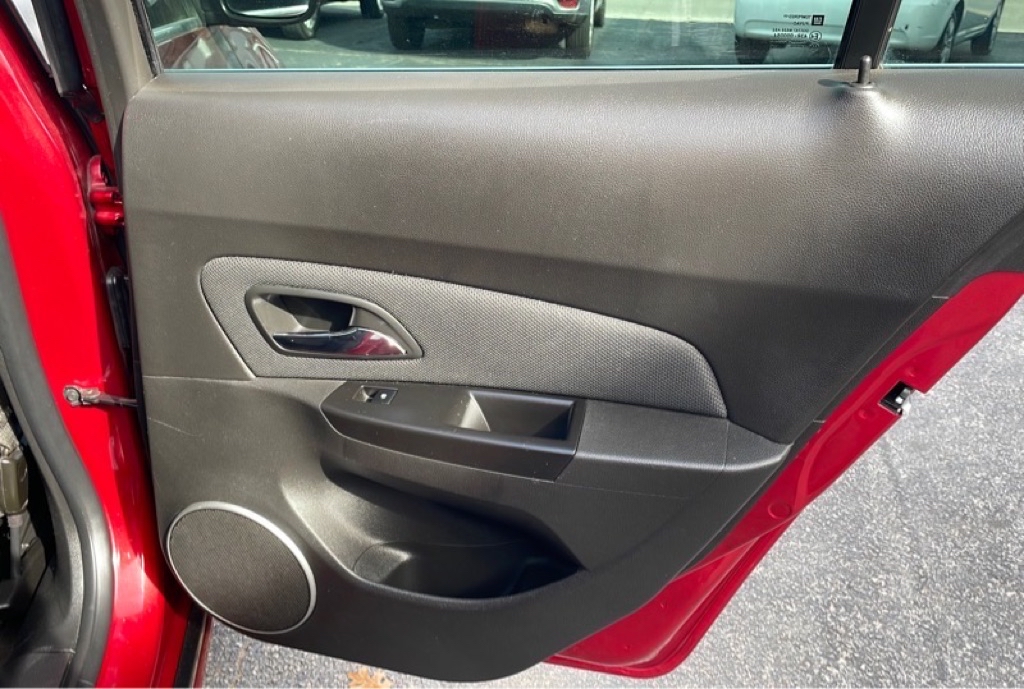 Photo 18 of this CHEVROLET CRUZE