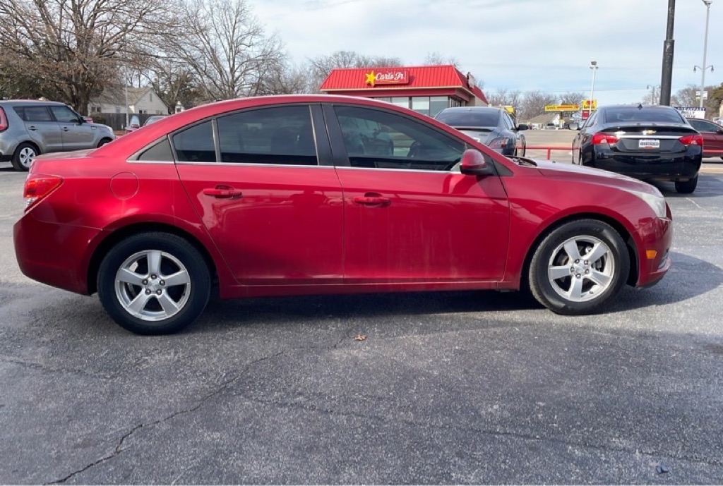 Photo 6 of this CHEVROLET CRUZE