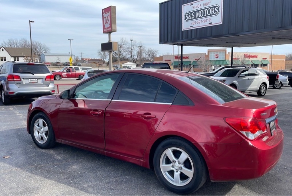 Photo 3 of this CHEVROLET CRUZE
