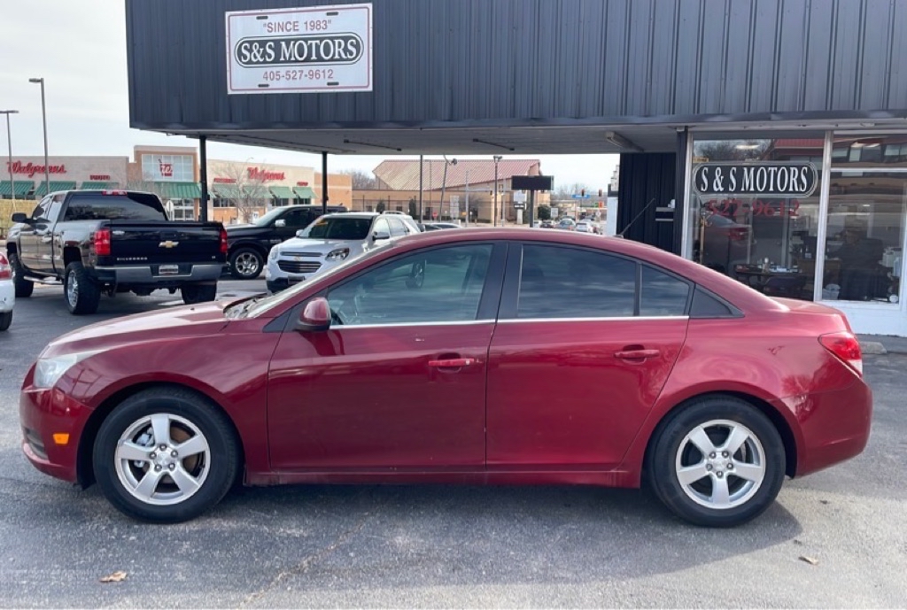 Photo 2 of this CHEVROLET CRUZE
