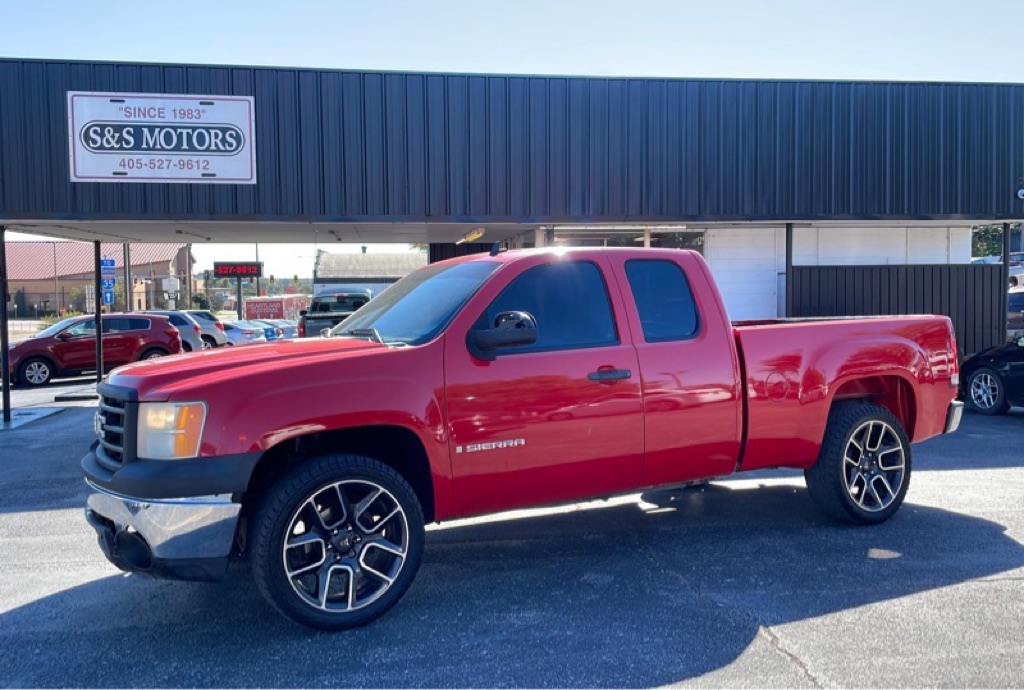 Photo 21 of this GMC SIERRA