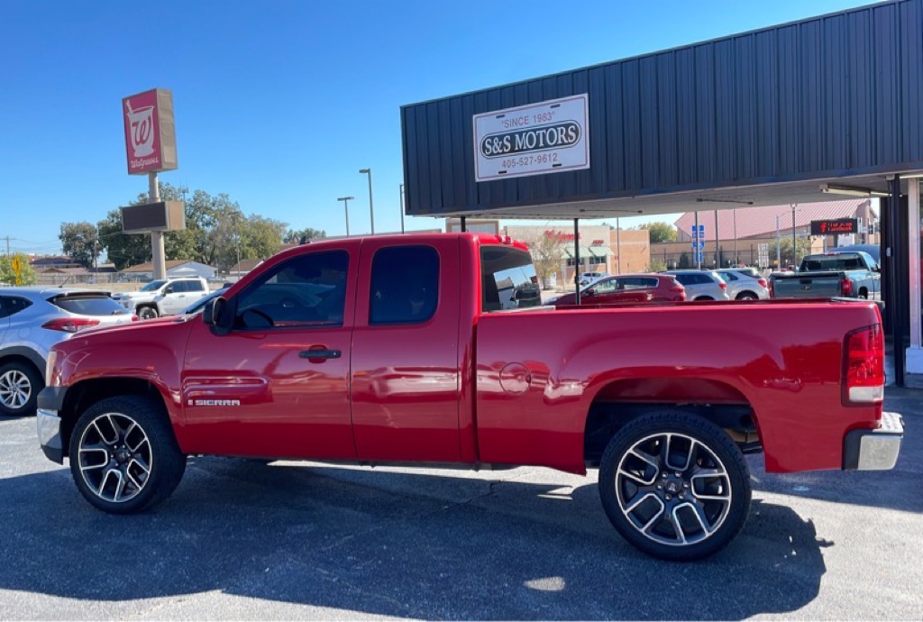 Photo 23 of this GMC SIERRA