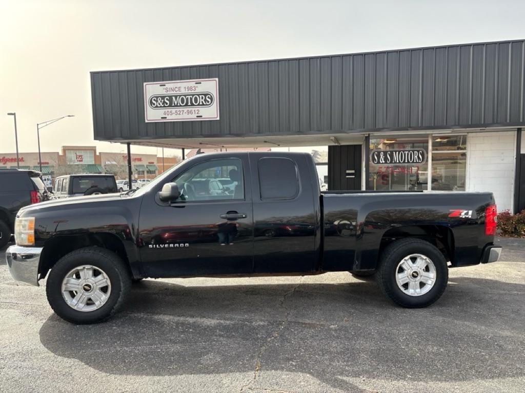 Photo 2 of this CHEVROLET SILVERADO 1500