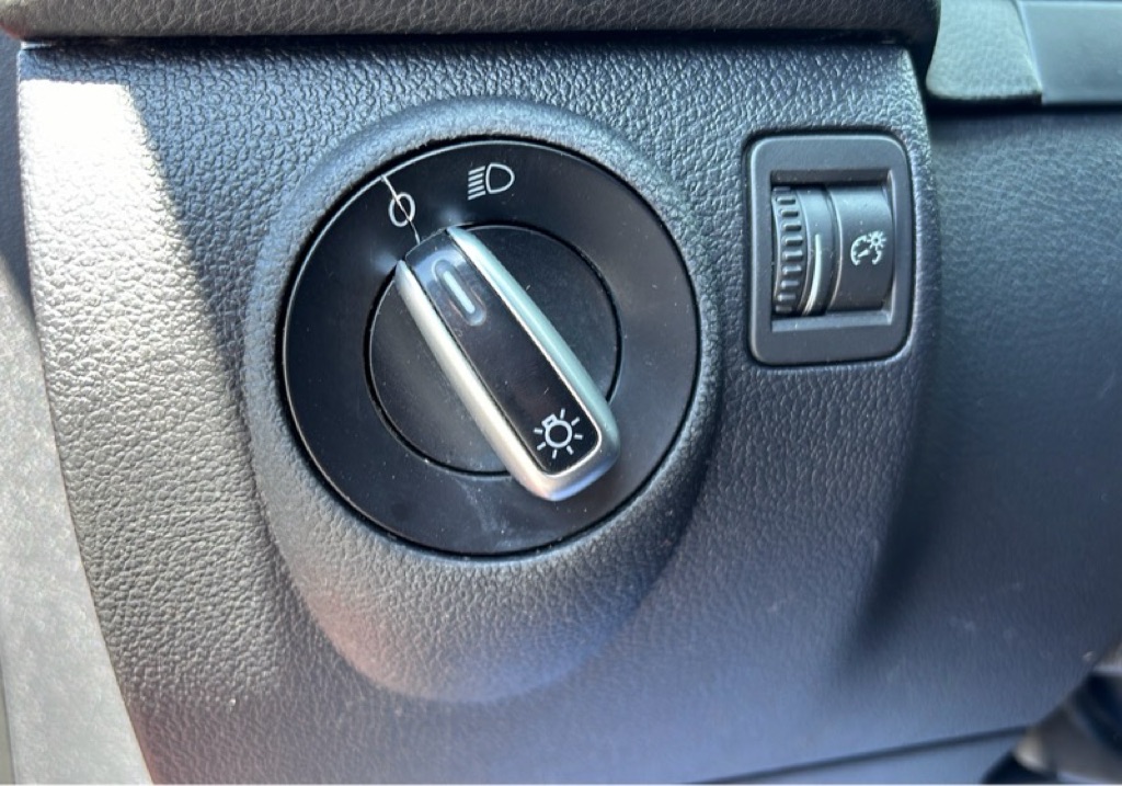 Photo 10 of this VOLKSWAGEN TIGUAN