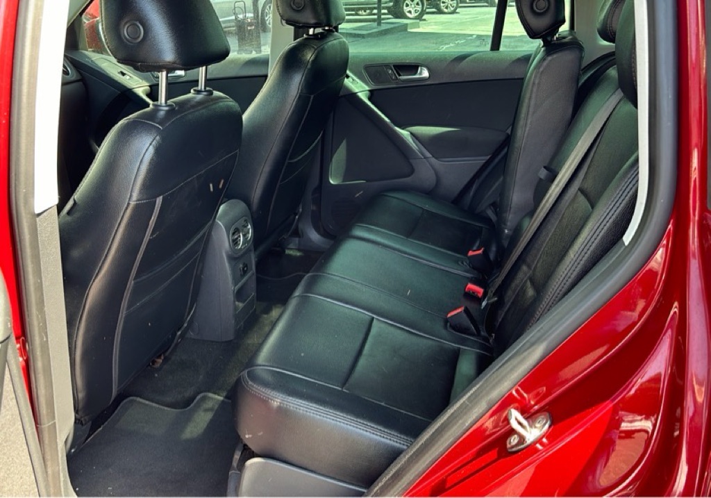 Photo 16 of this VOLKSWAGEN TIGUAN