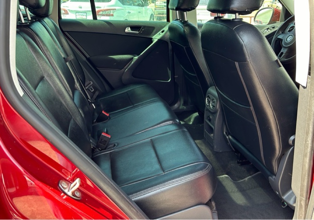 Photo 19 of this VOLKSWAGEN TIGUAN