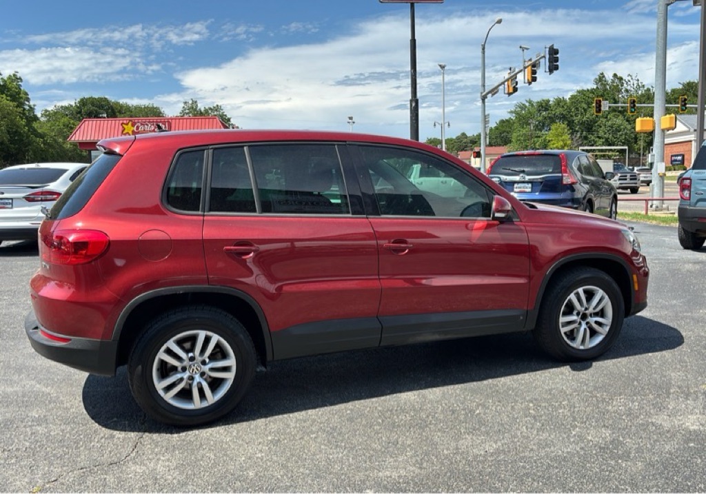 Photo 5 of this VOLKSWAGEN TIGUAN