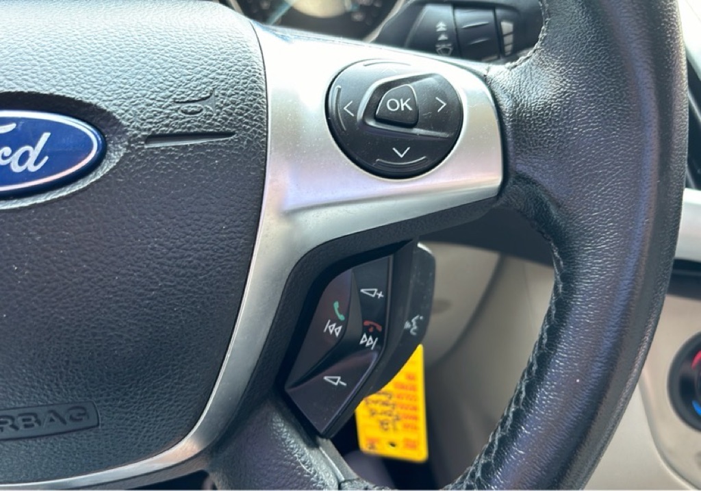 Photo 13 of this FORD FOCUS